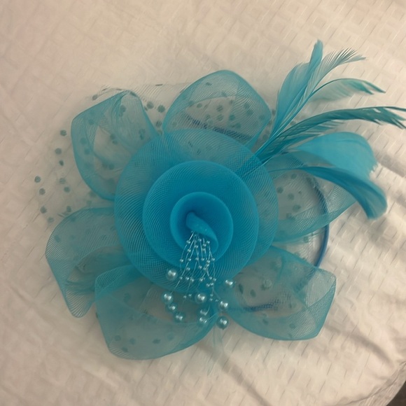 🆕Elegant Blue Fascinator with Feather and Bead Details - Picture 6 of 6